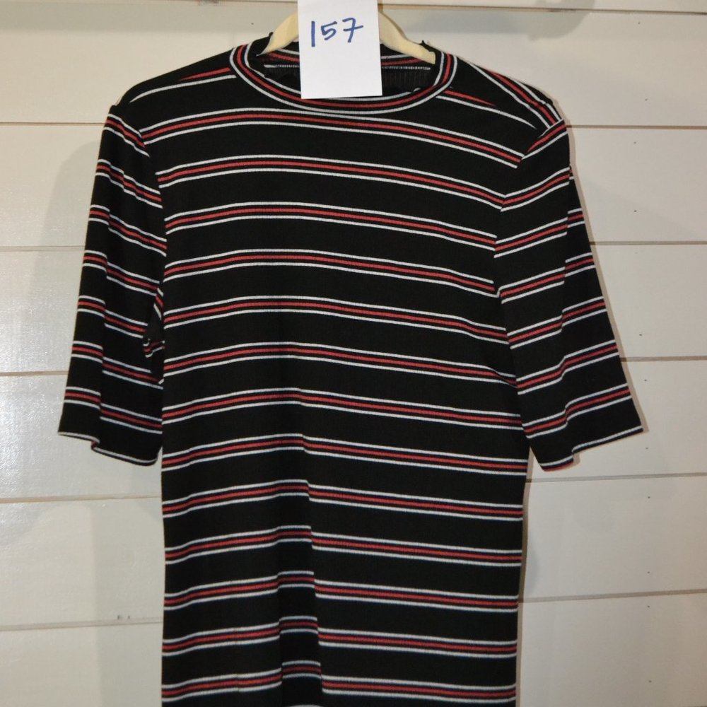 TORRID 0 MOCK TURTLENECK BLACK/RED/WHITE (157)